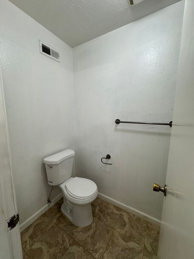 Building Photo - Four Bed, Two Bath Home In North Stockton