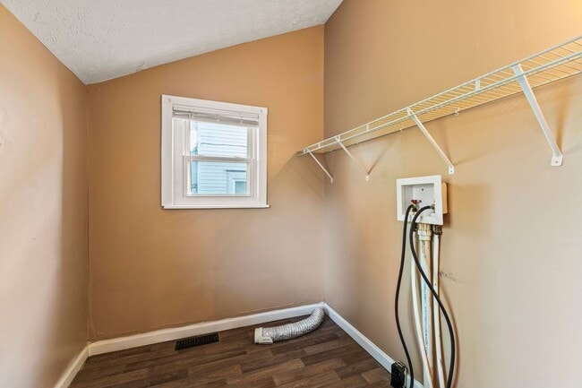 Building Photo - Charming 2 beds 2 Bath in Dayton!