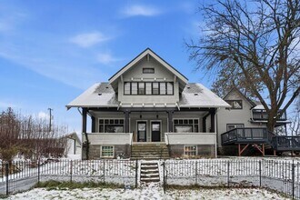 Building Photo - 331 E 11th Ave