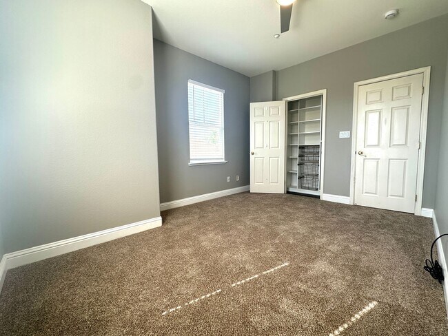 Building Photo - 2369 Fernwood Ln