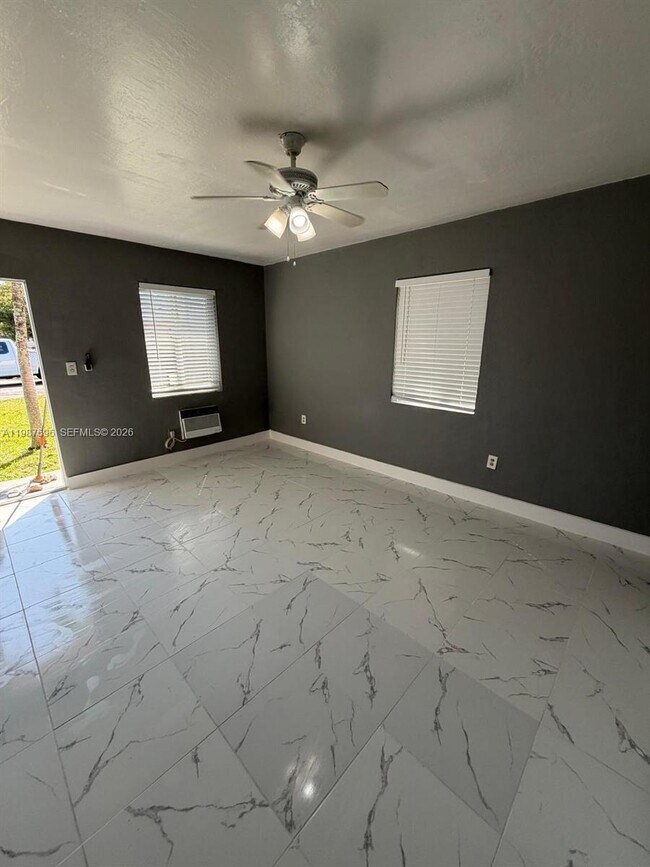 Building Photo - 16200 NE 19th Pl