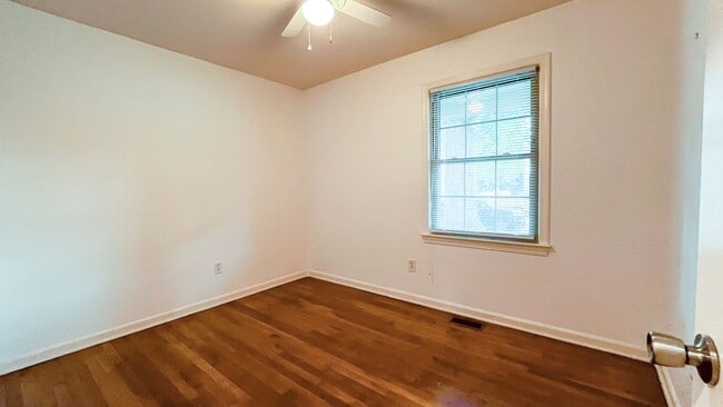 Building Photo - Updated Brick Ranch - Move In Ready!