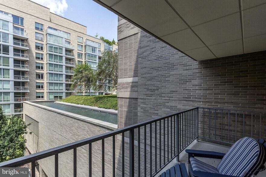 Balcony - 2201 L St NW