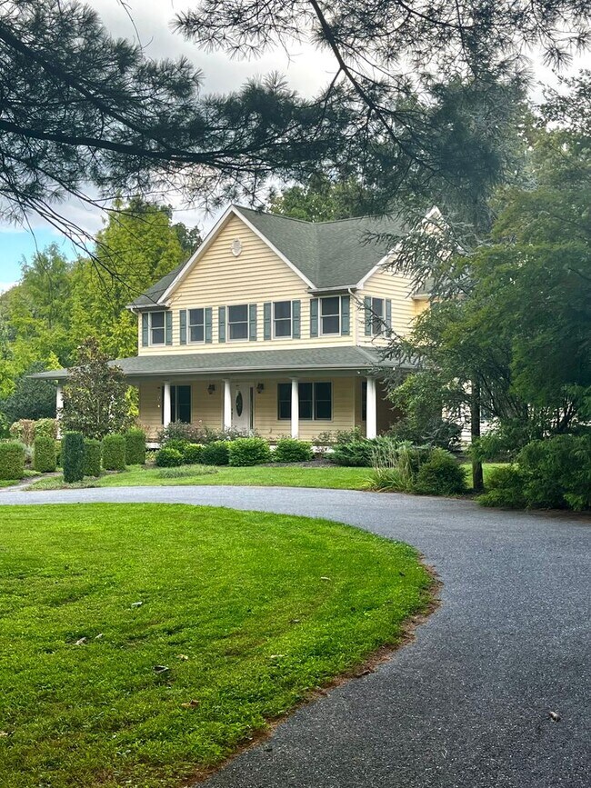 Building Photo - 15683 Dover Rd