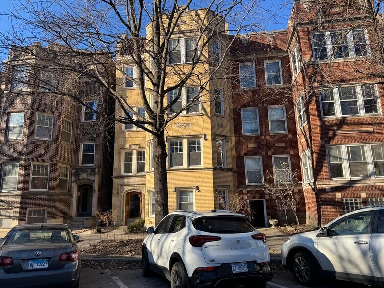 Building Photo - 1406 W Thorndale Ave