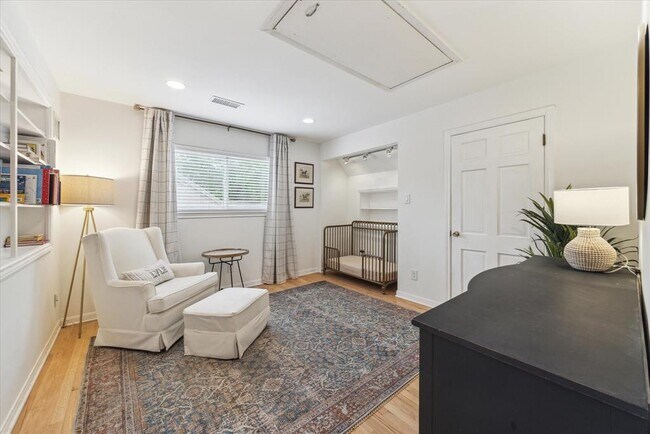 Building Photo - 13035 Pebblebrook Dr