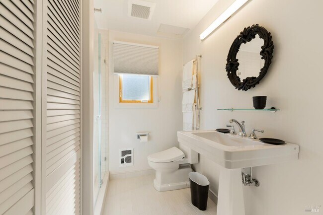 Building Photo - 291 W Thomson Ave