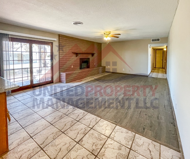 Building Photo - Large 4 bed available in Carlsbad NM