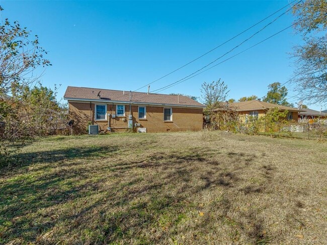 Building Photo - 1700 Hanna Dr