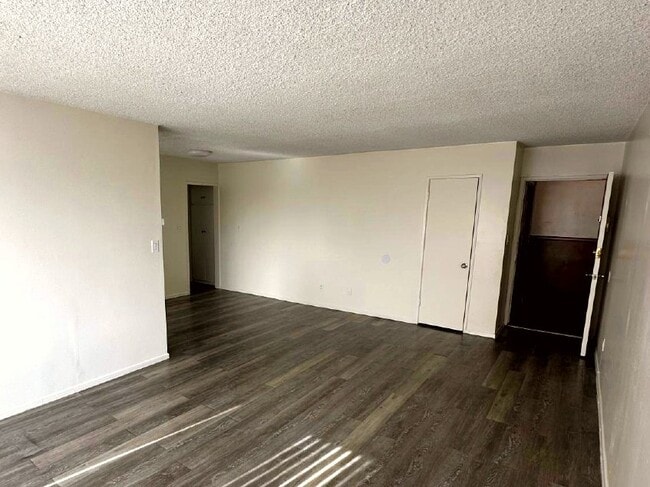 Building Photo - 915 N Wilton Pl