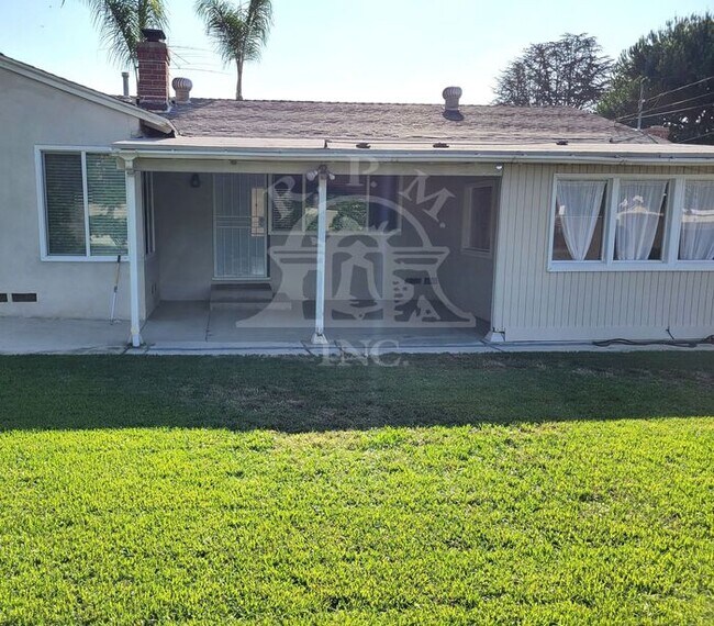 Building Photo - Charming 3 Bedroom Home Available in Oakmont Neighborhood of Claremont