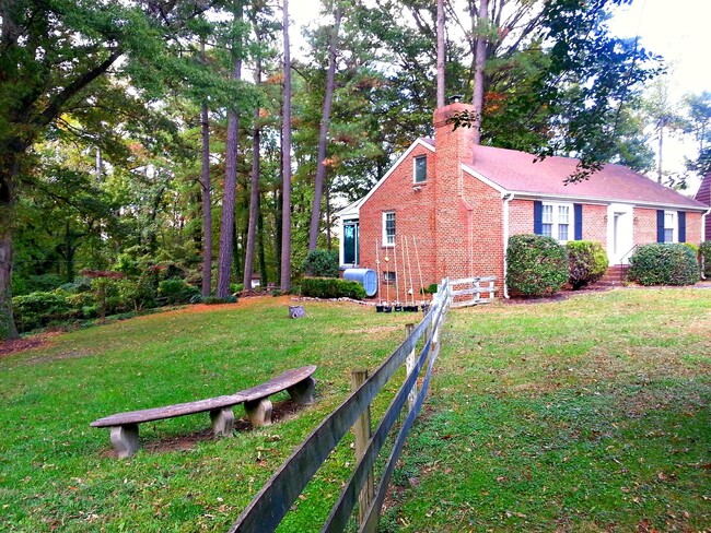 Building Photo - 3 BR / 2 BA Outdoor lovers dream! Near For...
