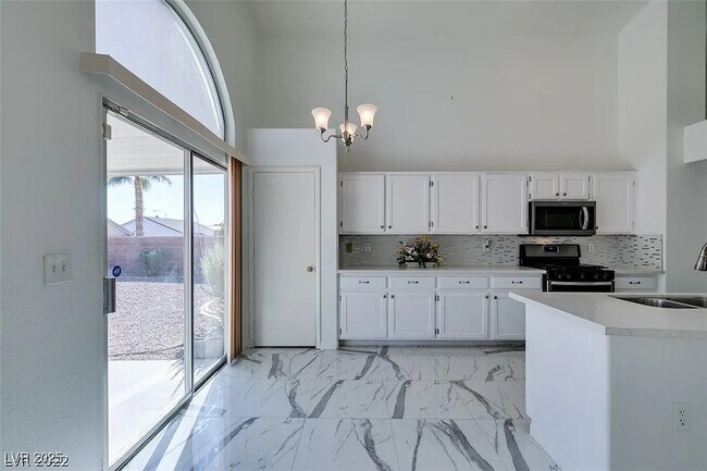 Building Photo - 3706 Lake Victoria Dr