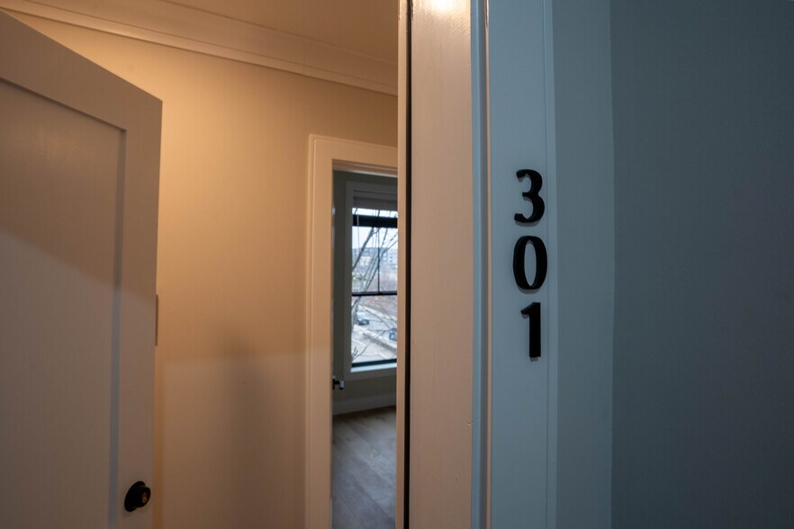 Building Photo - 157 Everett St