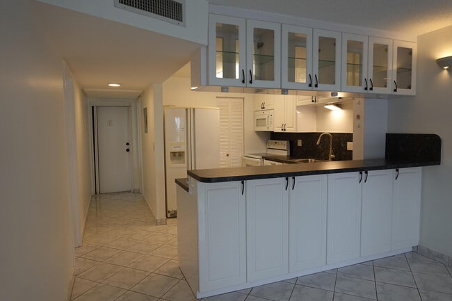 Building Photo - 5321 NE 24th Terrace