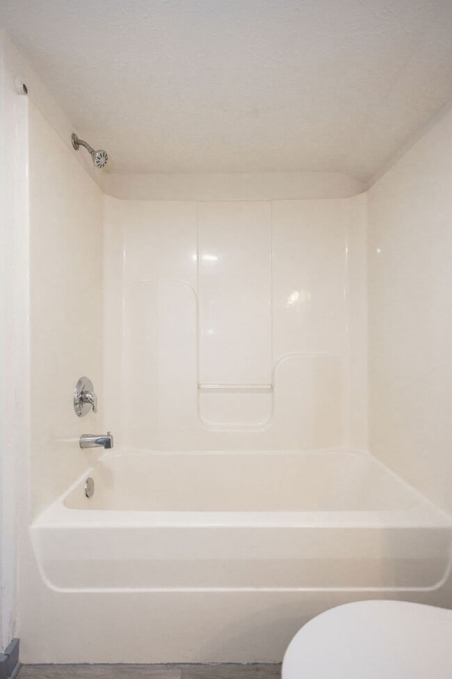 Building Photo - Modern 2BR Upgrade Near Downtown – Move-In Ready + 50% OFF your first month’s rent!