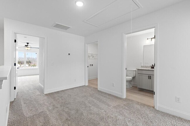 Building Photo - Beautiful 3-Bed Townhome at James Creek, Now Offering ONE MONTH FREE RENT!!!