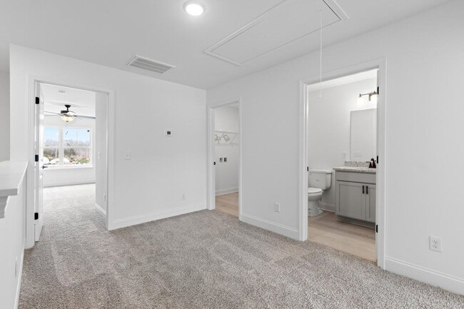 Building Photo - Move-In Credit!!! Beautiful 3-Bed Townhome at James Creek