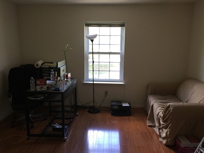 Building Photo - 1221 Eagles Ridge Dr