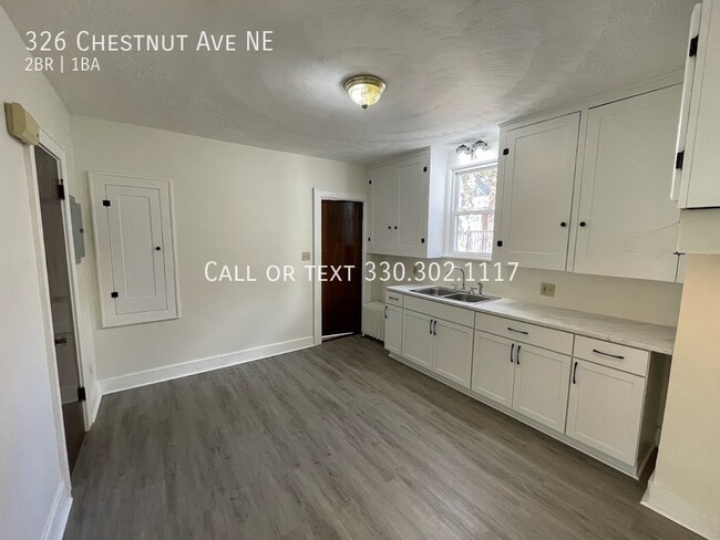 Building Photo - Two bedroom one bathroom second level apar...