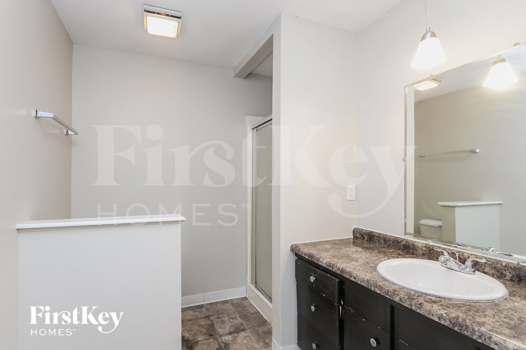 Building Photo - 221 Grovewood Dr