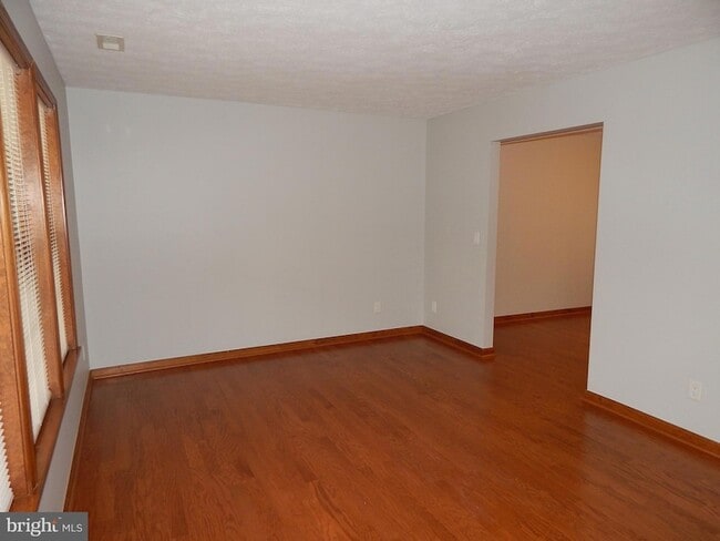 Building Photo - 43974 White Cedar Ln