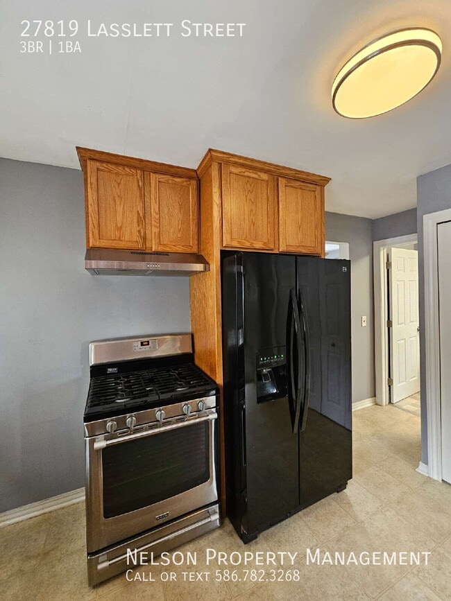 Building Photo - 27819 Lasslett St