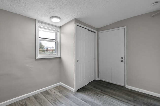 Building Photo - Spacious 3 Bed 1 Bath Home