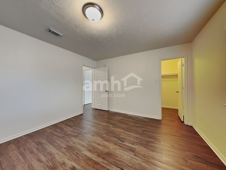 Building Photo - 12311 Claresholm Dr