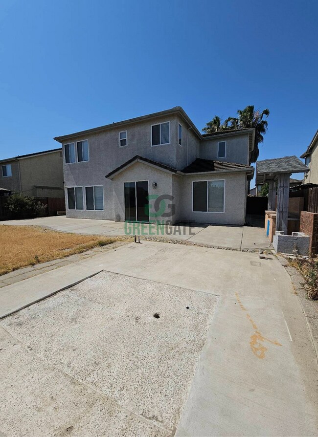 Building Photo - Price Reduced! 4 Bedroom 3 Bath Home is No...