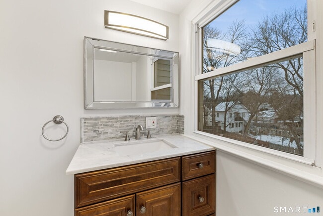 Building Photo - 60 Ferris Ave