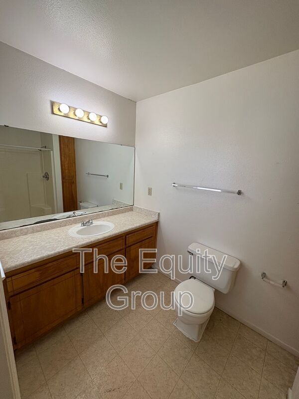 Building Photo - 2408 W Packwood Dr