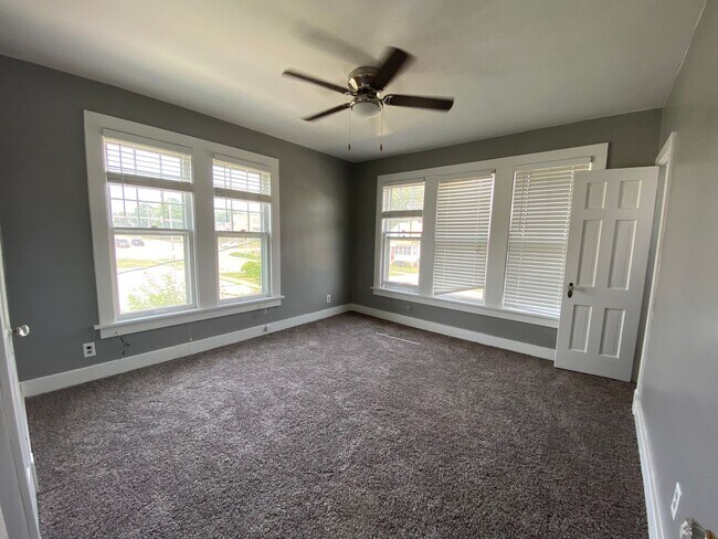 Building Photo - -520/522