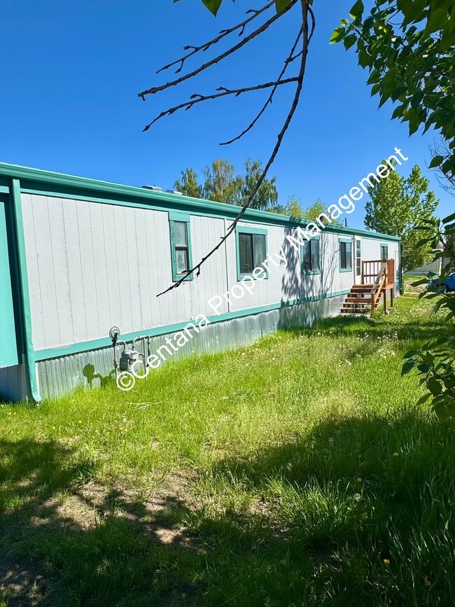 Building Photo - 3 Bedroom 2 Bath Home