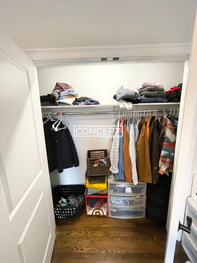 Building Photo - 2017 Commonwealth Ave