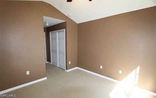 Building Photo - 1056 Hampton Cir