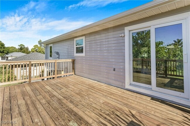 Building Photo - 10697 Holly Rd