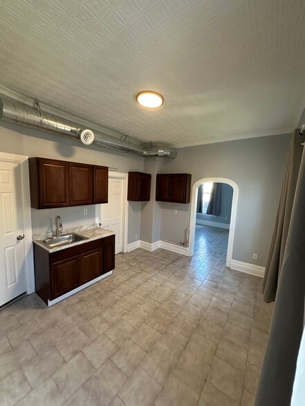 Building Photo - 2712 W 25th St