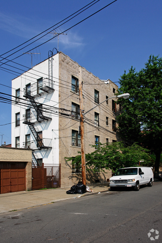 Building Photo - 1755 Taylor Ave