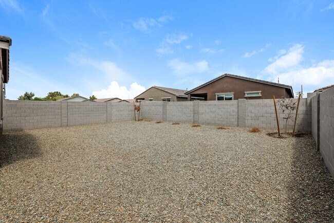 Building Photo - 6854 W Marguerite Ave