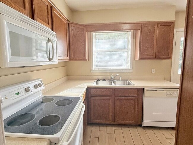 Building Photo - 8920 Lewis St