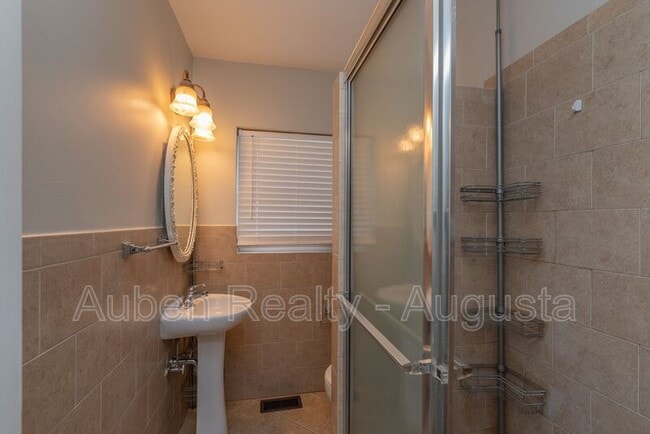 Building Photo - 501 Milledge Rd