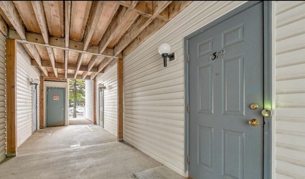 Building Photo - 1312 Waterford Dr