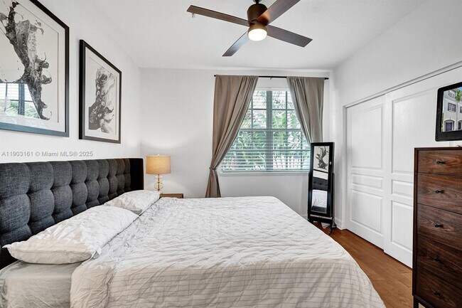 Building Photo - 446 NE 2nd Ave