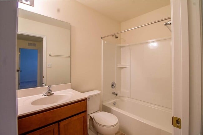 Building Photo - 3 bedroom, 2.5 bath, 2 car garage, 2 story...