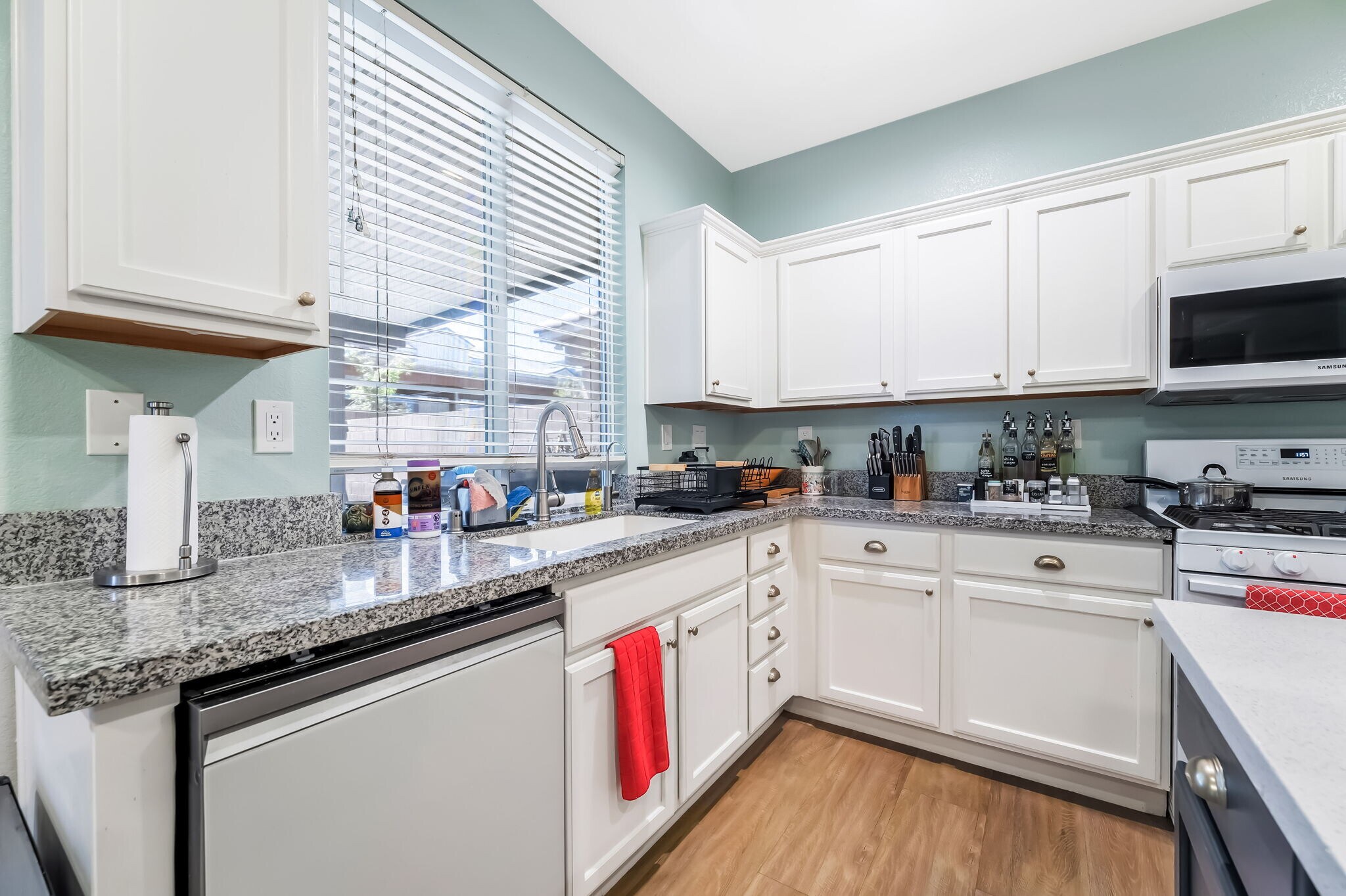 Building Photo - 9921 Canyon Peak Dr