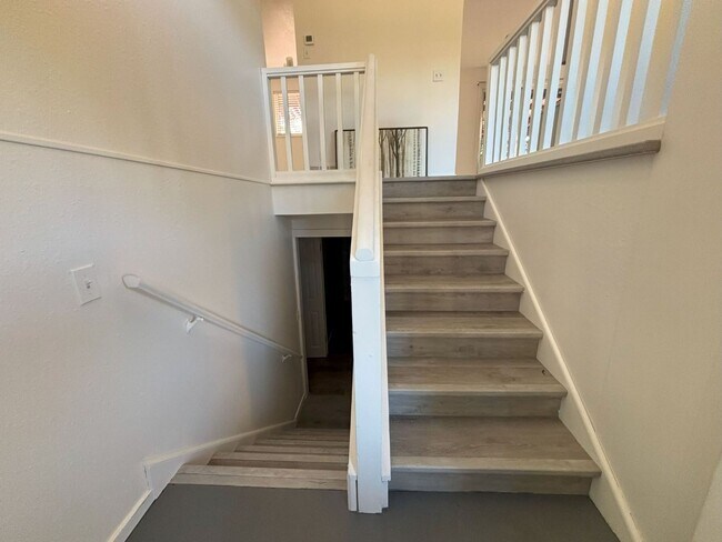 Building Photo - 2248 Madrona Dr SE