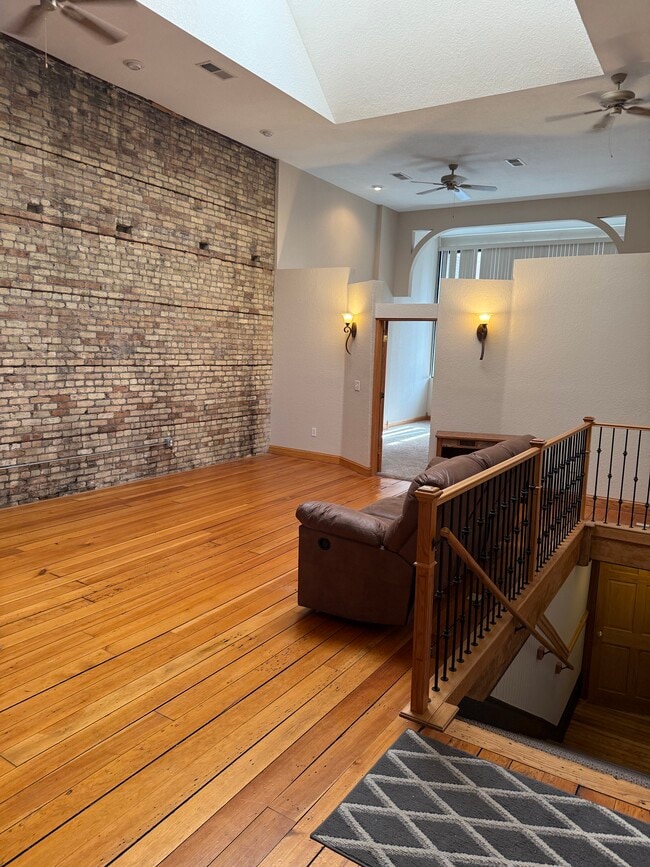 Building Photo - 419 E Grand Ave