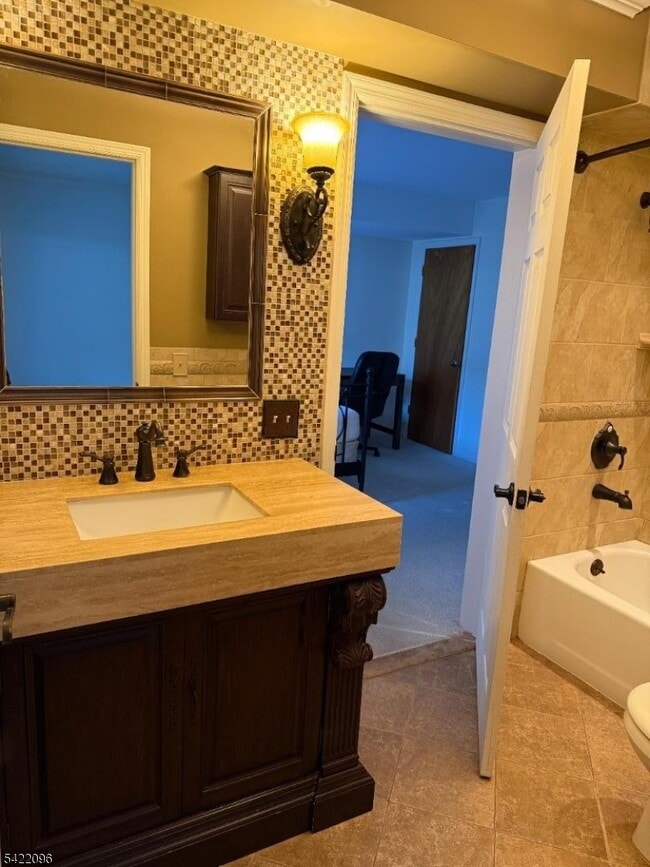 Building Photo - 518 Downer St