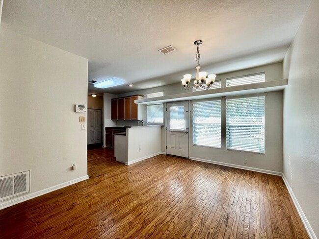 Building Photo - Superb Suburban Space! Multiple Living areas!